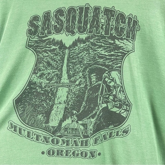 Little Bay Root Large Sasquatch Multnomah Falls Nature Waterfall Graphic Shirt - Picture 3 of 7